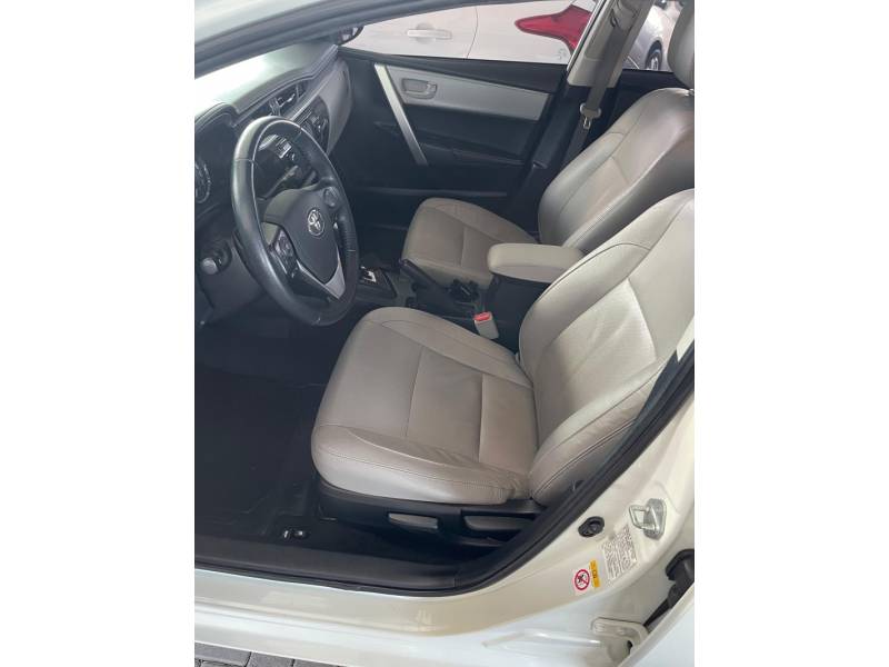 TOYOTA - COROLLA - 2015/2015 - Branca - R$ 88.900,00