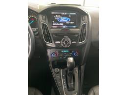 FORD - FOCUS - 2016/2016 - Branca - R$ 72.900,00