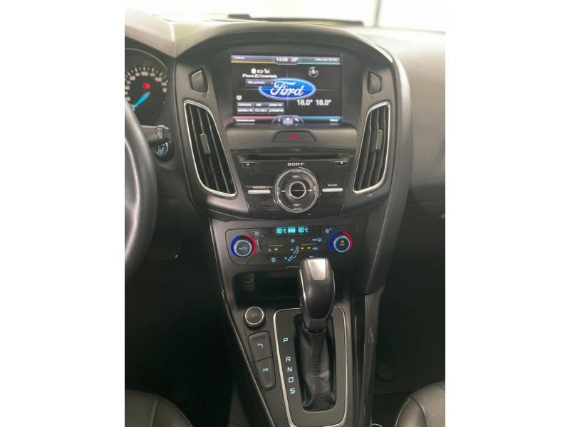 FORD - FOCUS - 2016/2016 - Branca - R$ 72.900,00