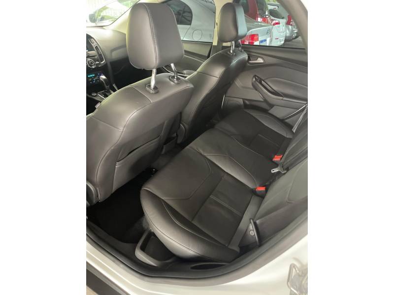 FORD - FOCUS - 2016/2016 - Branca - R$ 72.900,00