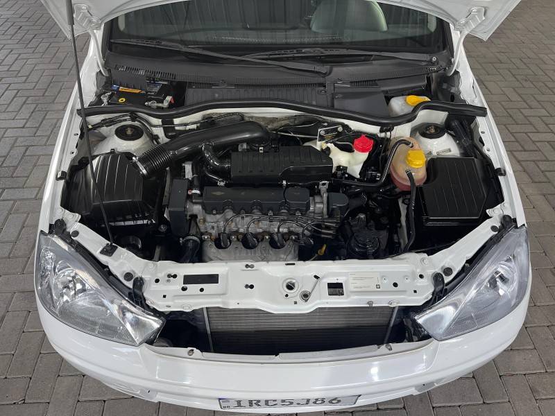 CHEVROLET - CORSA - 2010/2011 - Branca - R$ 31.900,00