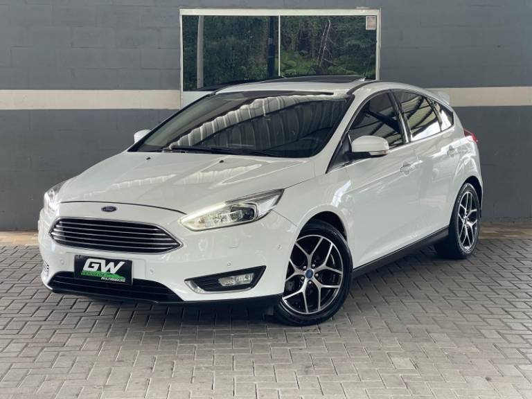 FORD - FOCUS - 2016/2016 - Branca - R$ 72.900,00