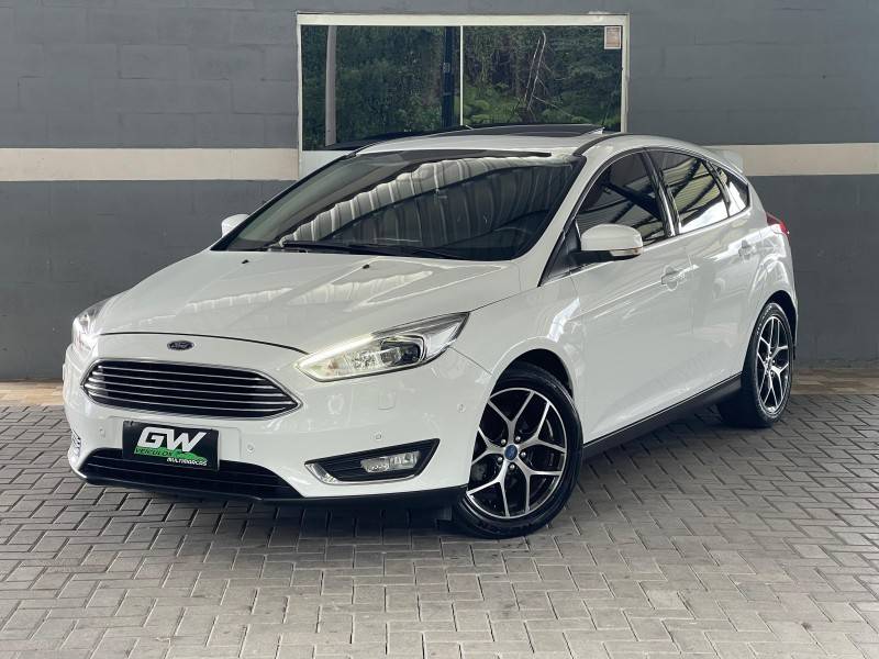 FORD - FOCUS - 2016/2016 - Branca - R$ 72.900,00