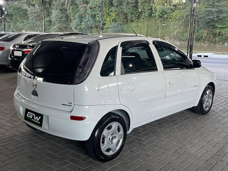 CHEVROLET - CORSA - 2010/2011 - Branca - R$ 31.900,00