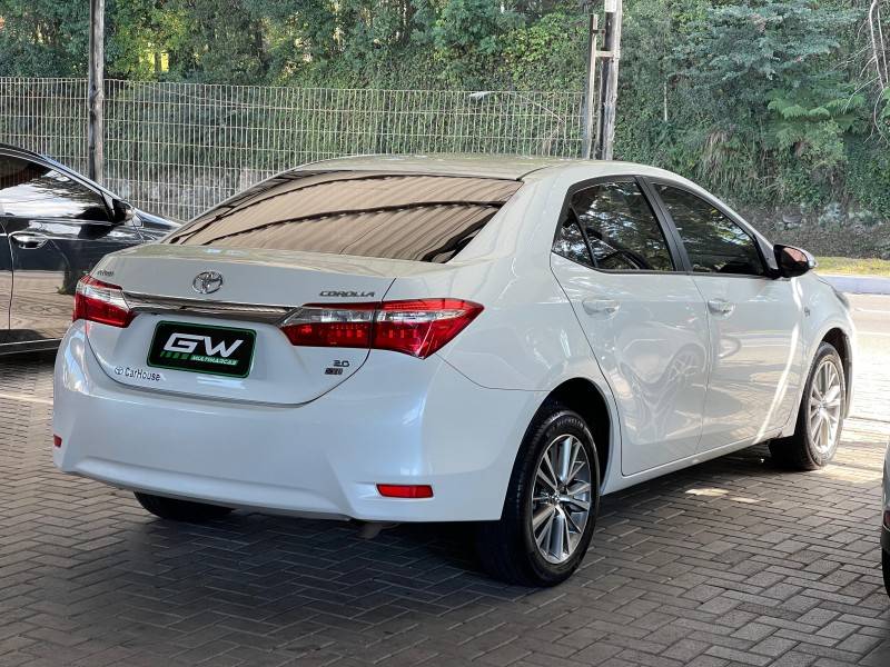 TOYOTA - COROLLA - 2015/2015 - Branca - R$ 88.900,00