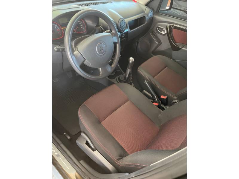 RENAULT - SANDERO - 2012/2013 - Verde - R$ 40.900,00
