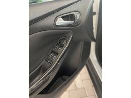 FORD - FOCUS - 2016/2016 - Branca - R$ 72.900,00