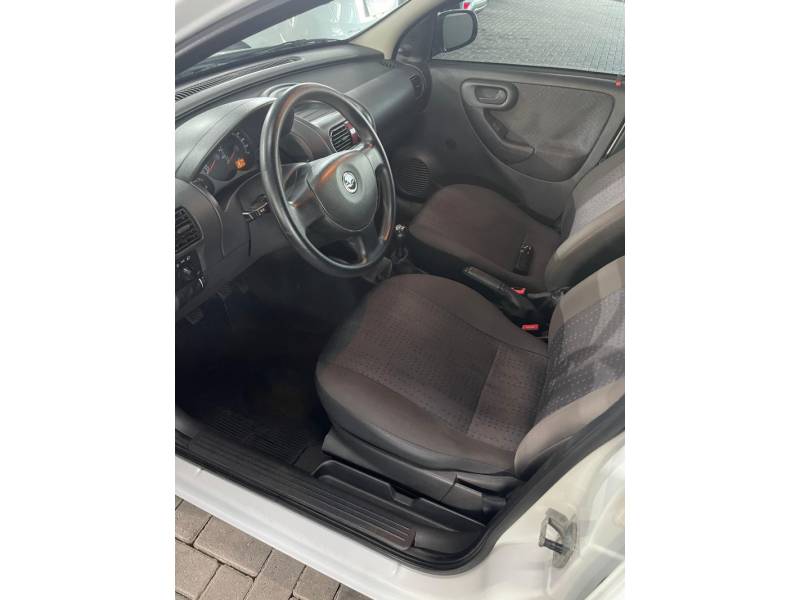 CHEVROLET - CORSA - 2010/2011 - Branca - R$ 31.900,00