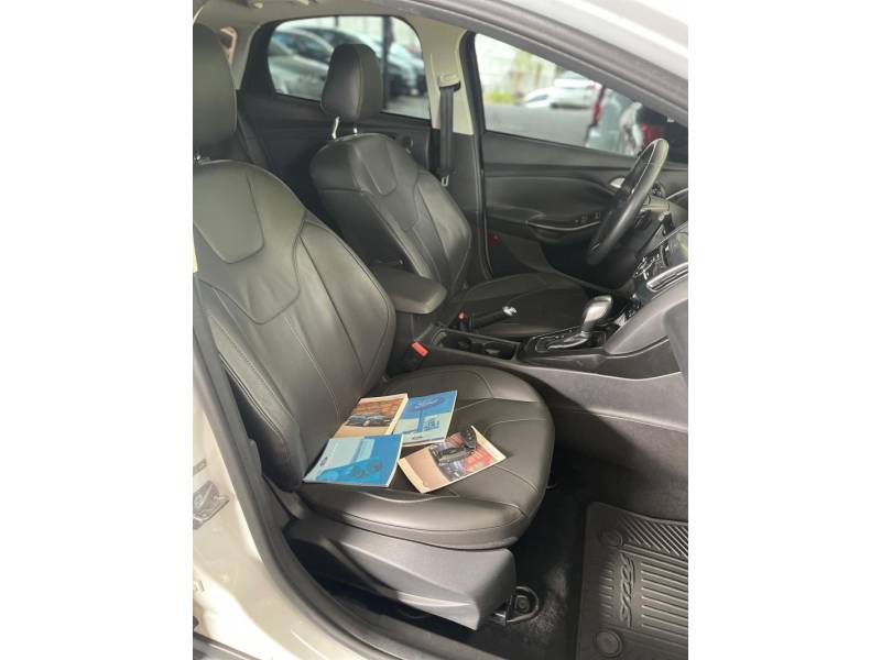 FORD - FOCUS - 2016/2016 - Branca - R$ 72.900,00