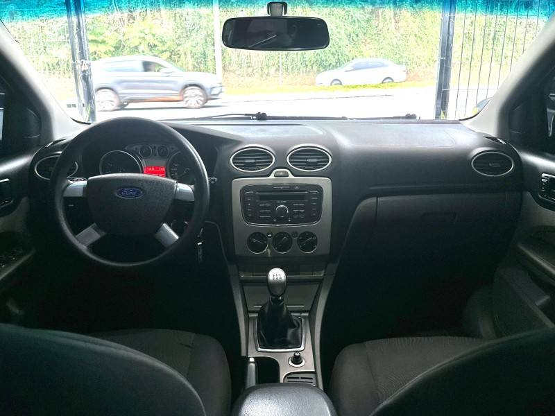 FORD - FOCUS - 2010/2011 - Cinza - R$ 42.900,00