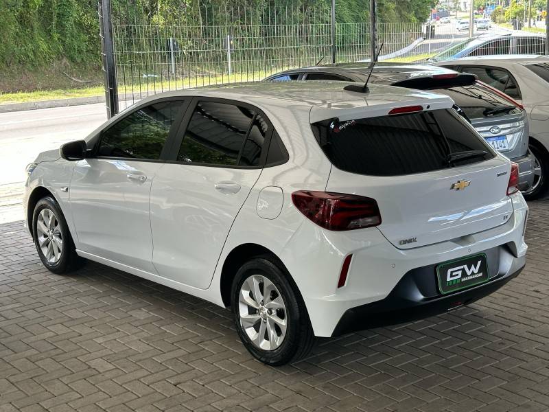 CHEVROLET - ONIX - 2019/2020 - Branca - R$ 70.900,00