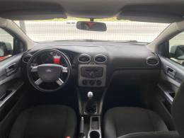 FORD - FOCUS - 2011/2012 - Branca - R$ 43.900,00