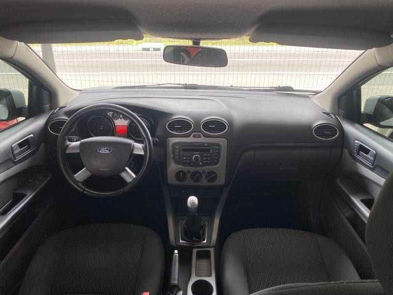 FORD - FOCUS - 2011/2012 - Branca - R$ 43.900,00