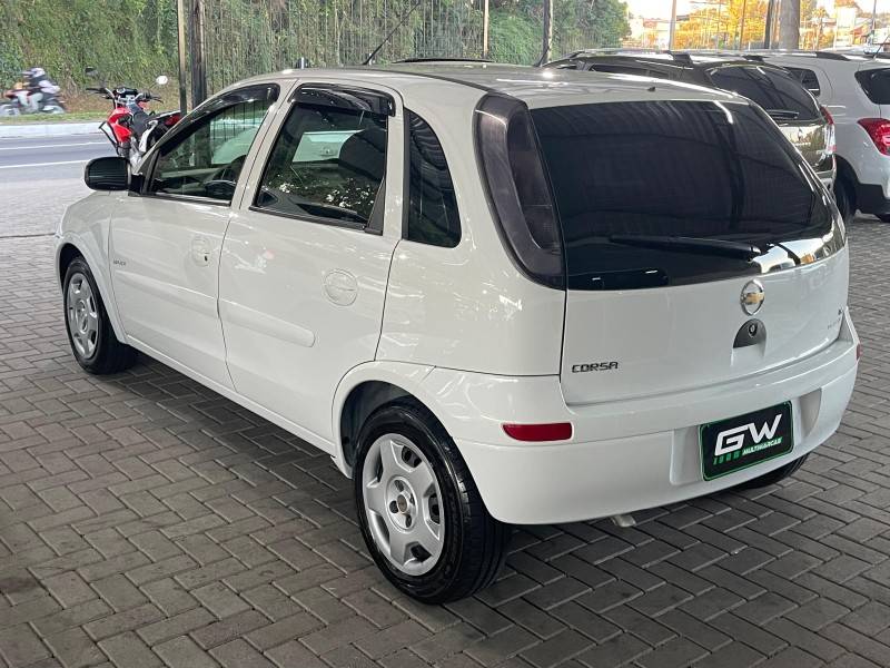 CHEVROLET - CORSA - 2010/2011 - Branca - R$ 31.900,00
