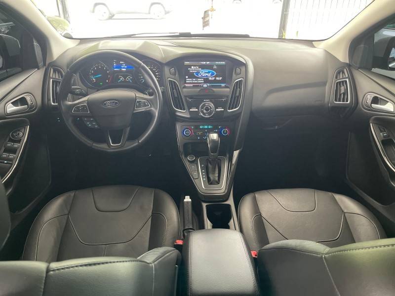 FORD - FOCUS - 2016/2016 - Branca - R$ 72.900,00