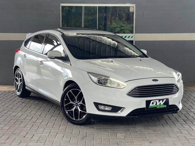FORD - FOCUS - 2016/2016 - Branca - R$ 72.900,00