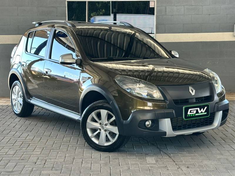 RENAULT - SANDERO - 2012/2013 - Verde - R$ 40.900,00