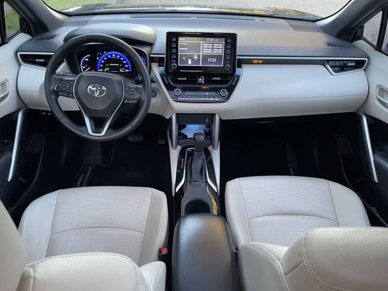 TOYOTA - COROLLA - 2021/2022 - Preta - R$ 155.900,00