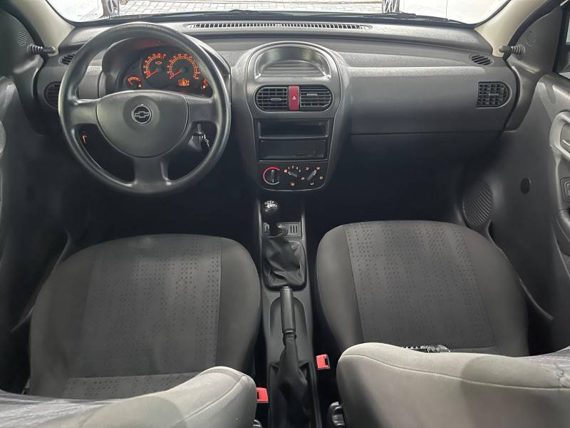 CHEVROLET - CORSA - 2010/2011 - Branca - R$ 31.900,00