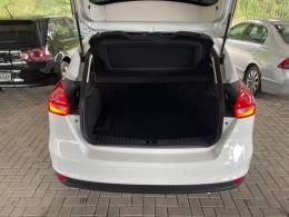 FORD - FOCUS - 2016/2016 - Branca - R$ 72.900,00