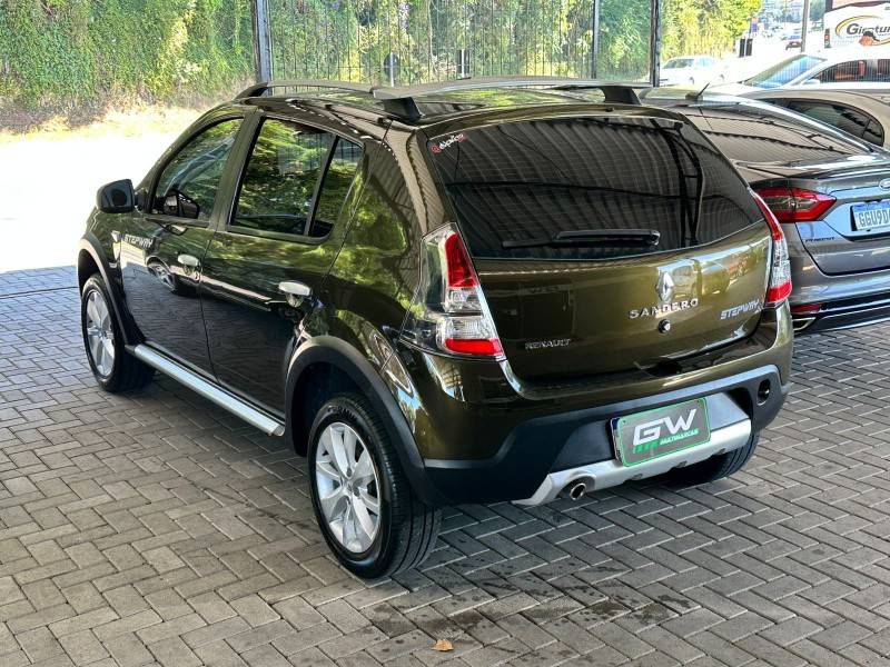 RENAULT - SANDERO - 2012/2013 - Verde - R$ 40.900,00