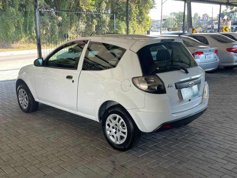 FORD - KA - 2011/2012 - Branca - R$ 23.900,00