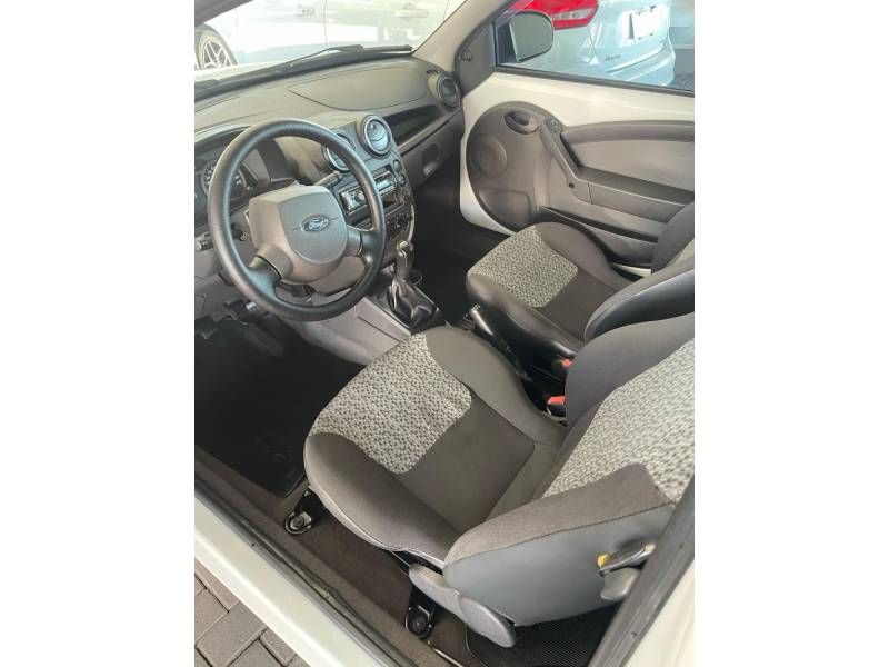 FORD - KA - 2011/2012 - Branca - R$ 23.900,00