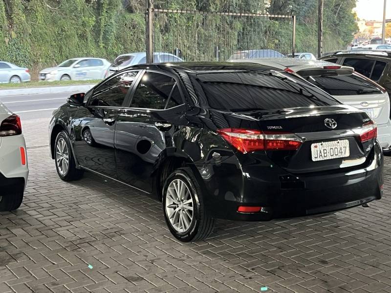 TOYOTA - COROLLA - 2015/2015 - Preta - R$ 86.900,00