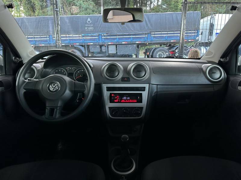 VOLKSWAGEN - VOYAGE - 2015/2015 - Prata - R$ 44.900,00