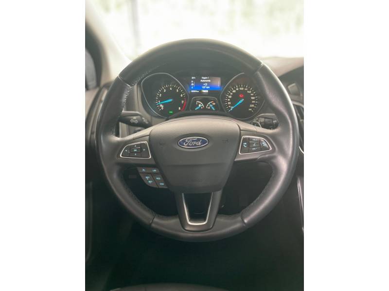 FORD - FOCUS - 2016/2016 - Branca - R$ 72.900,00